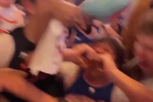 我们要打凯尔特人！一起来感受尼克斯球迷的疯狂氛围！