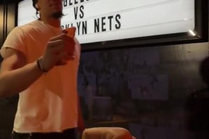 队友和布伦森的日常搞笑！奶头被抓了下 绿帽布伦森脸都黑了