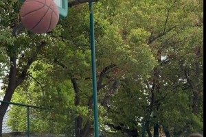 可我的心是不自由的，我的心只属于你！